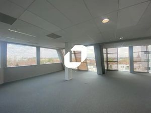 A LOUER  BUREAUX AU COEUR D'EURALILLE