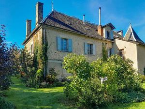 Maison en Pierre Rénovée avec Granges  Terrain et Vue Campagne