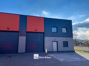 A louer - Local d'activités de 196 m² avec un accès facile et 3 stationnements privatifs -
