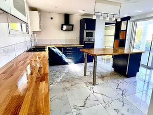 Nouveauté à la vente: maison moderne avec jardin située en centre ville