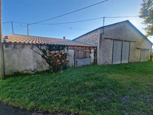 Maison en pierre à rénover avec dépendances et grand terrain de 5200m2