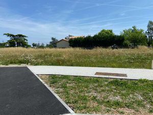 Terrain à bâtir à Saint-Germain-du-Puch (33750)