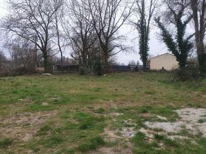 Terrain à bâtir à Saint-Laurent-d'Arce (33240)