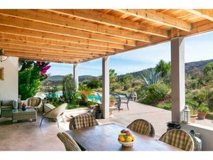 Maison d’un étage avec piscine chauffée et vue