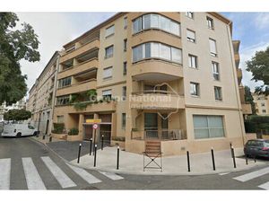 Location garage 14 m² à Nîmes (30900)