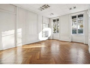 A LOUER  BUREAUX AVEC VUE SUR LE RHONE