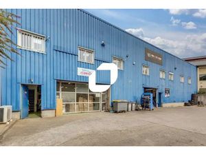 A VENDRE  Bâtiment indépendant avec cour clôt