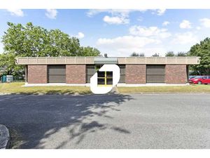 A LOUER  Bureaux dans un site verdoyant