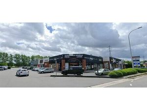 Baanwinkel van 330 m² op toplocatie in Nimy