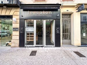 Vente local commercial 5 pièces 48m2 Hyères 83400 - 24000 € - Surface Privée