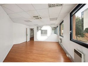 A VENDRE  NOMBREUX STATIONNEMENTS