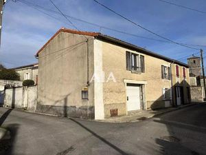 Authentique maison de village avec potentiel à Xambes