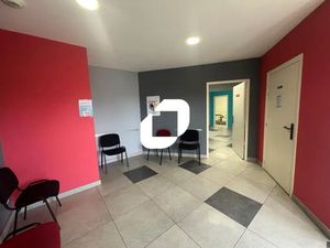 A VENDRE  TRES BON ETAT - STATIONNEMENT AISE