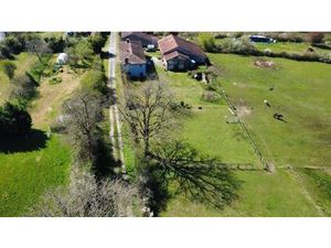 Ferme-Petite exploitation-propriété équestre sur 4 5 hectares