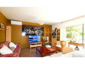 Très jolie villa au calme proche des plages et des commerces.