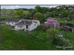 Proche st Seurin sur l'isle maison 5 pièces + garage  atelier et hangar su 7445 m² de terr