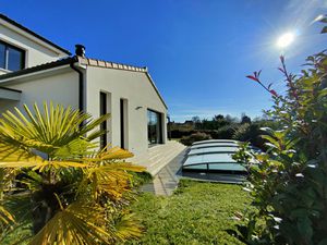 Maison 5 pièces avec piscine d'environ 170m2