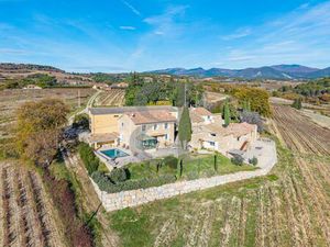 Propriété composée de trois habitations au sein d'un hameau à vendre région Vaison-la-Roma