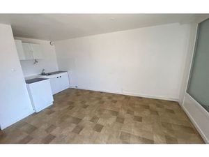 Location appartement  m² T-2 à Brézins  453 €