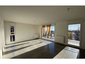 Location appartement  66 m² T-3 à Chevry  1 137 €