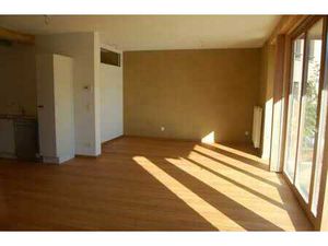 Studio 55m² lumineux avec petit jardin et place de parking