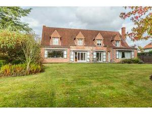 Superbe villa de caractère sur un terrain de 18 ares.