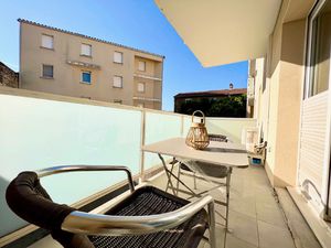 NIMES SECTEUR ARENES - T2 MEUBLE avec PARKING et TERRASSE