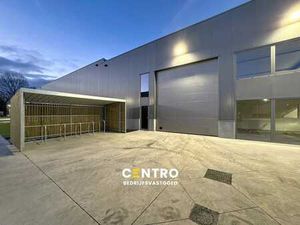 NB KMO-UNIT (232 45m²) met elektrische sectionaalpoort en...