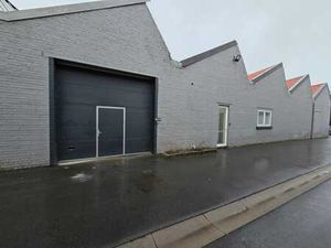 Entrepôt de 80m² avec bureau de 40m²