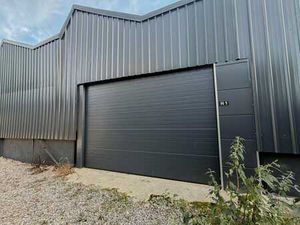 Entrepôt comprenant une surface exploitable de +/- 190m²