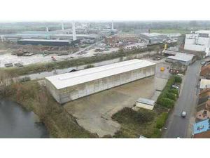 Magazijn (2250m²) met buitenopslag (7800m²) te huur in W...