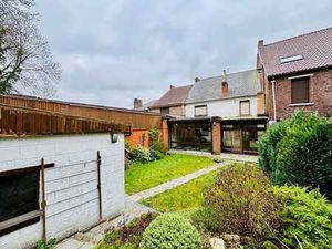 Superbe maison avec jardin offrant de nombreux aménagements