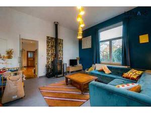 Maison unifamiliale 3 chambres avec garage et jardin.