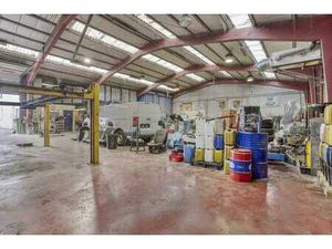 Propriété polyvalente sur un site commercial à Hooglede