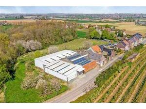 Grands entrepôts à vendre