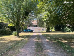 Belle maison familiale sur 2300 m2 de terrain clos