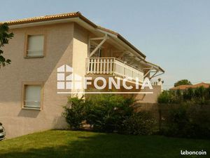 Parking 65 m² Cour Et Buis