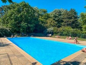 T1bis 35m2 balcon piscine parking