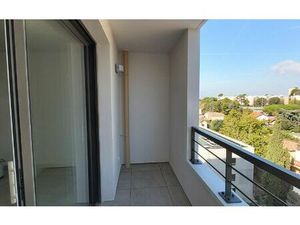 Location appartement  m² T-2 à Marseille 12  725 €