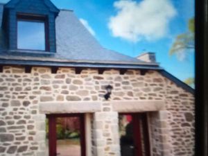 Jolie petite maison mitoyenne en pierre