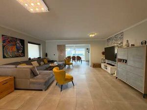 3 façades de 2015 avec 3 chambres  piscine  jardin et gar...