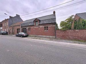 Maison avec atelier à rénover à Blandain.