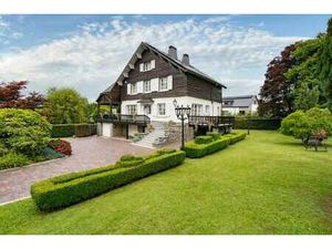 Maison 4 façades avec piscine et jardin à Bouillon