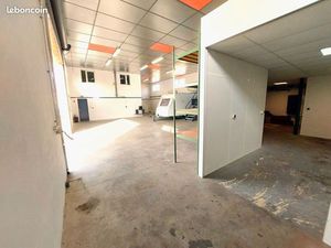 Location entrepôt stockage bureaux terrain