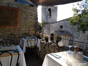 Droit au bail 3/6/9  rue principale des Baux de Provence pour local commercial restauratio