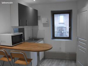 Part loue studio meublé Fontaines sur saone