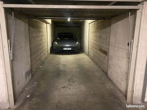 Box 24 m² double 121 Abbé de l'épée / 53 Rue du Camas