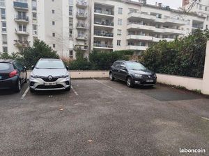 Place parking cours Charlemagne Lyon2