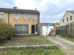 Halfopen woning met zonnige tuin