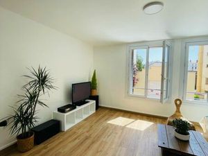 T3/T4 REFAIT À NEUF – TRAVERSANT N/S – LUMINEUX – PARKING – LYON 7 (Jean Jaurès)